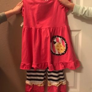 Pink short sleeve Capri pants outfit